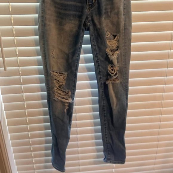 American Eagle Super Stretch Ripped Jeans - Picture 2 of 3